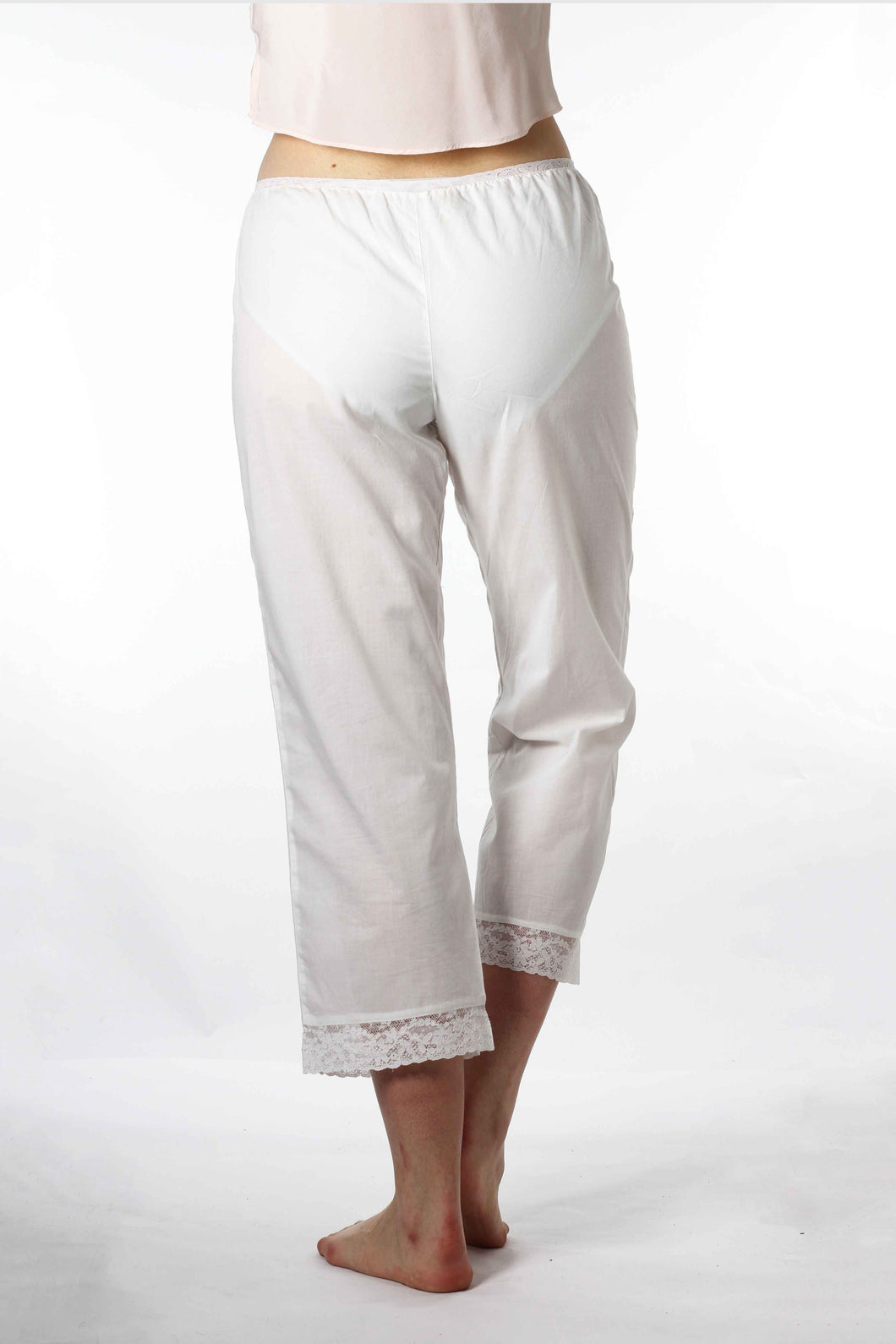 Premium cotton voile cropped pant, worn under a tunic, on the beach, or to bed.  Soft and comfy. A definite wardrobe favorite.